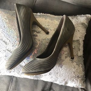 Grey Suede pumps